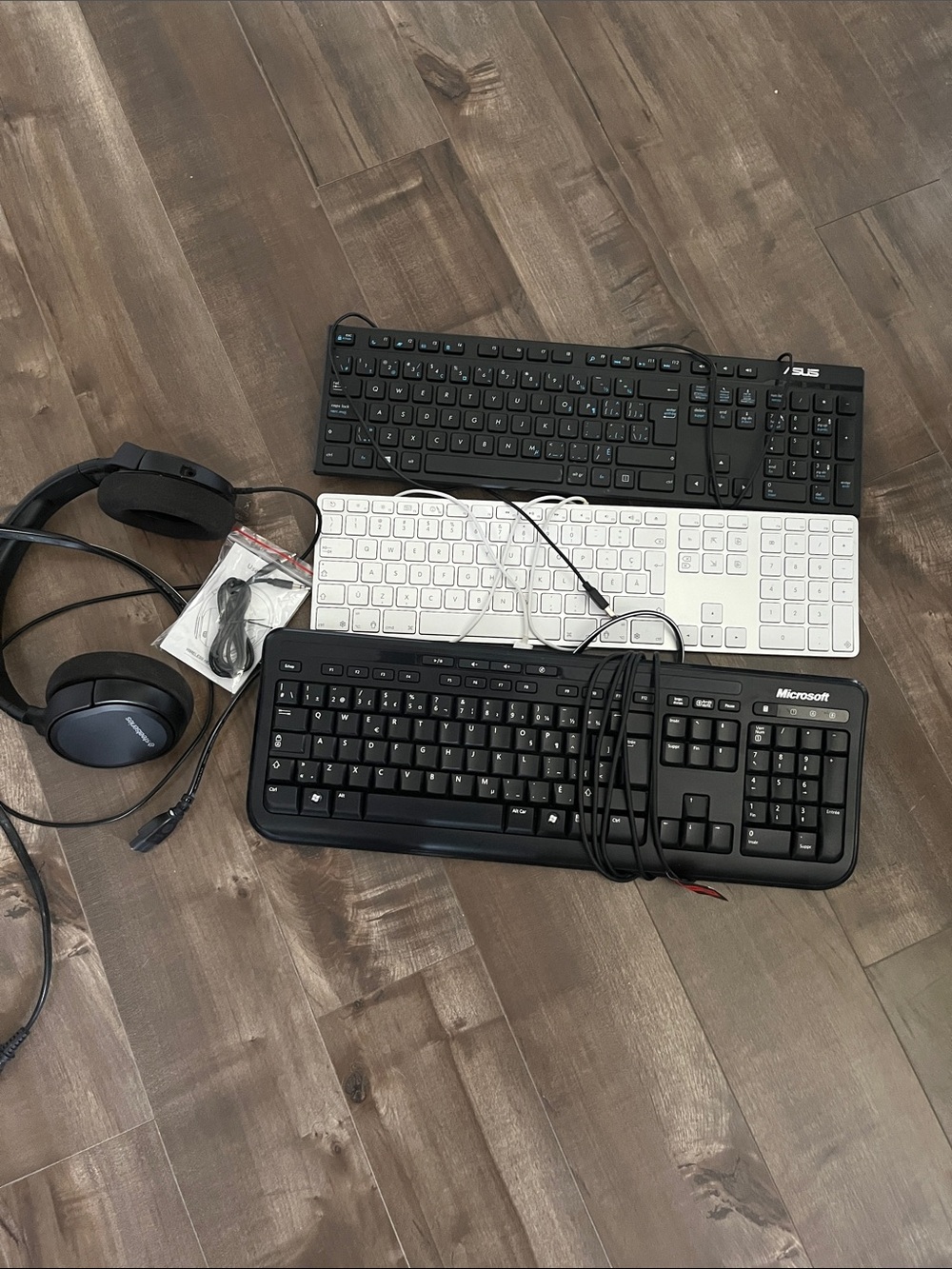 Keyboards Asus, Apple, Microsoft and Headphones